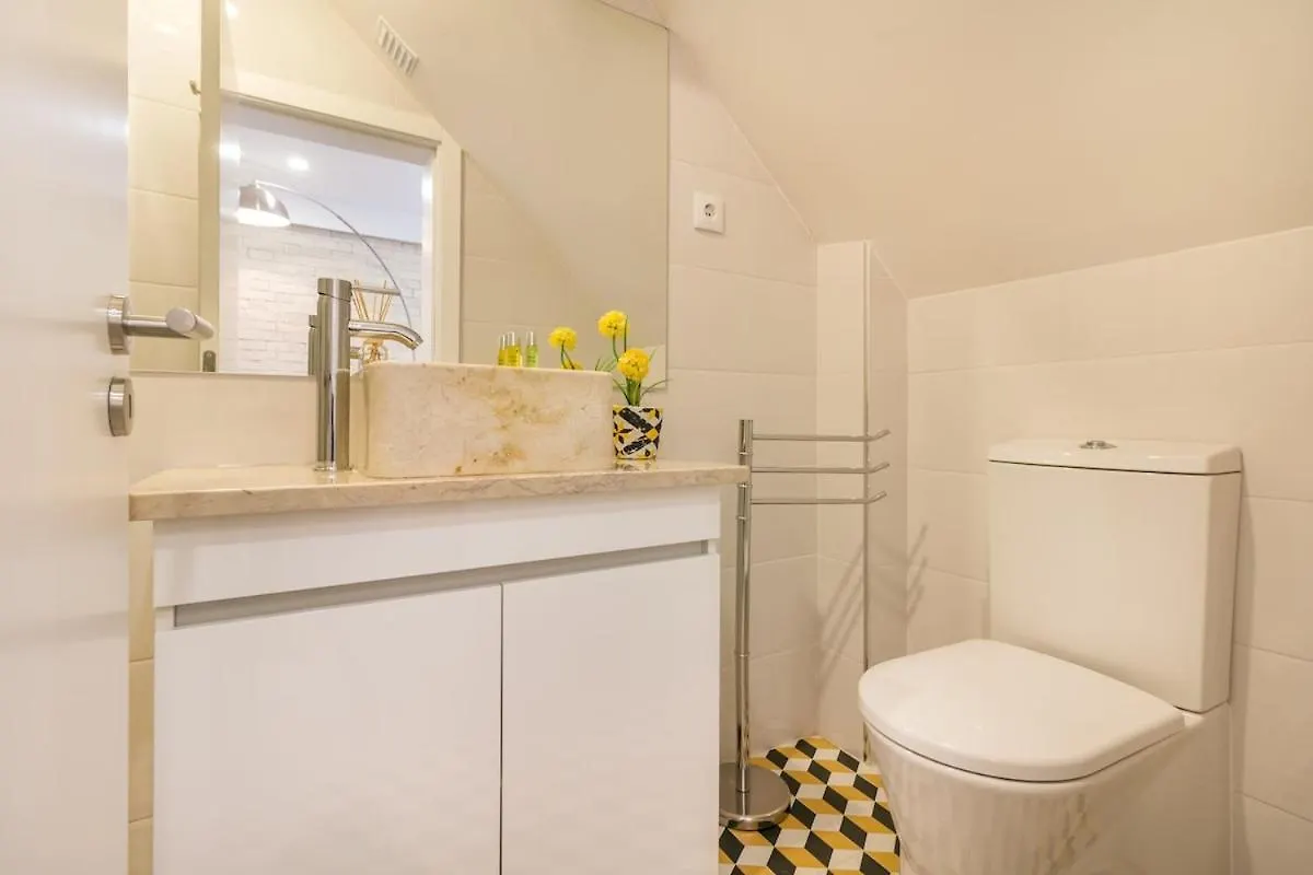 Historical Lisbon Compact Flat Apartment