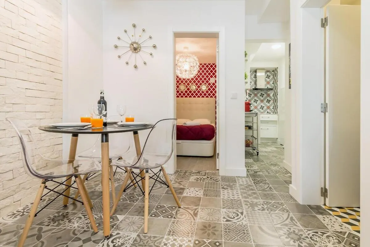 Historical Lisbon Compact Flat Apartment