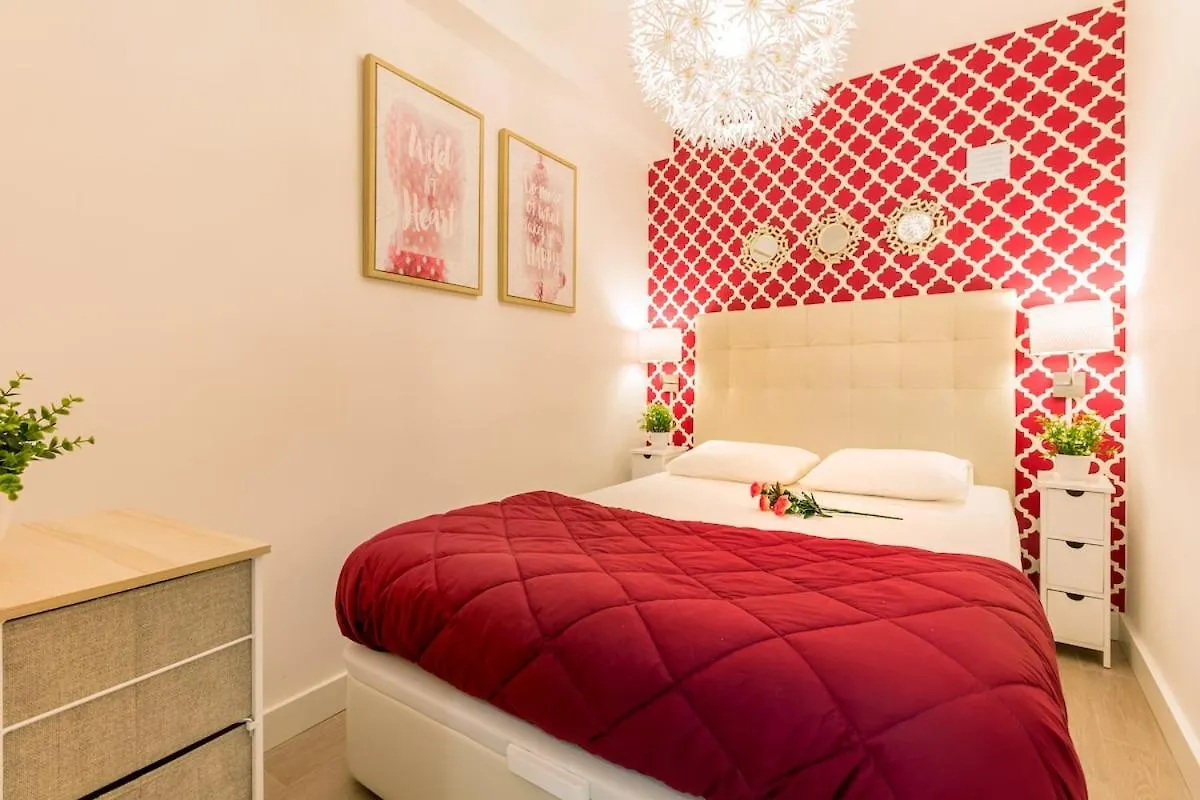 Historical Lisbon Compact Flat Apartment