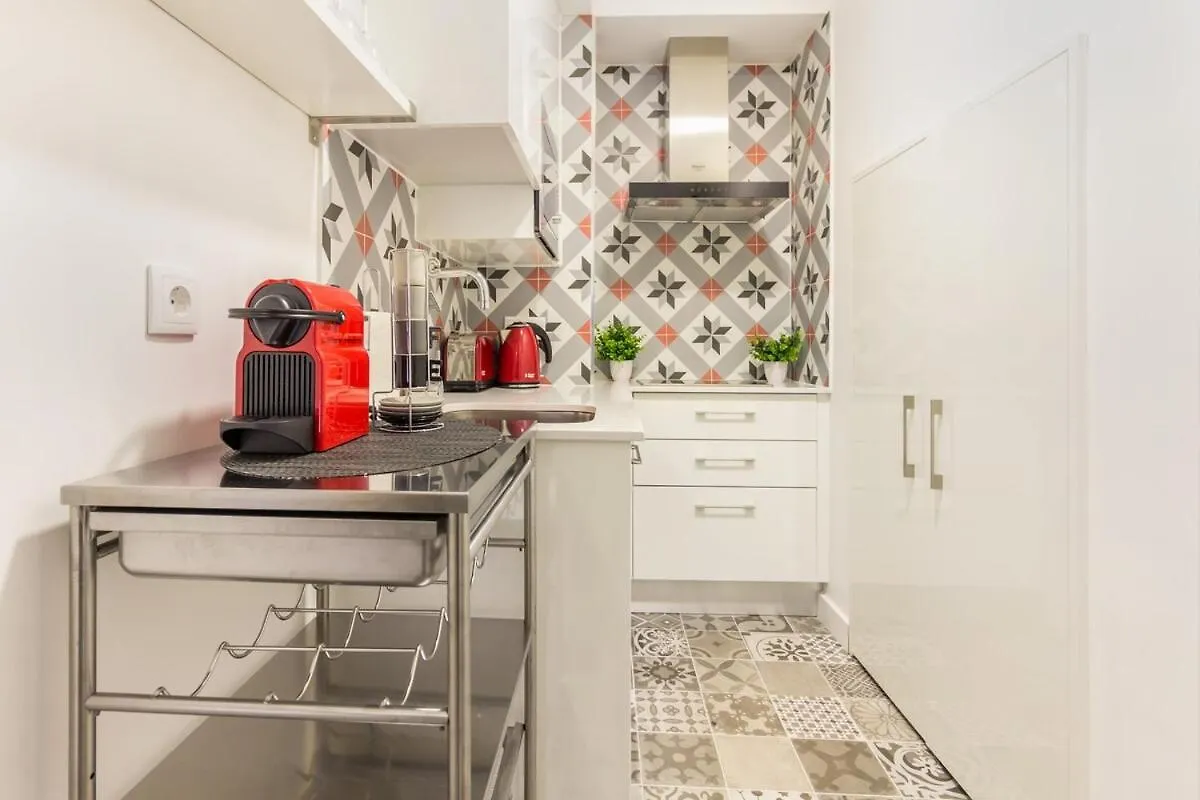 Historical Lisbon Compact Flat Apartment